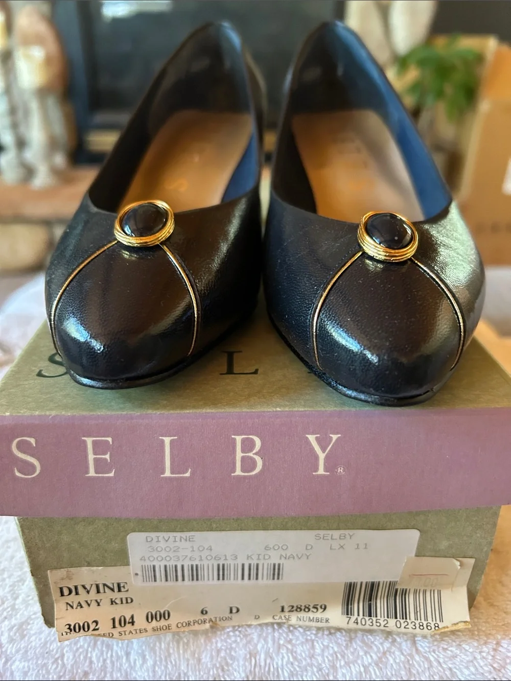 Selby Divine Dark Navy Leather Gold Jeweled Kitten Heel Pumps, Size 6 | NWT